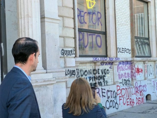 Notaria da fe a daños en Rectoría de la UACH para trámite de reparación
