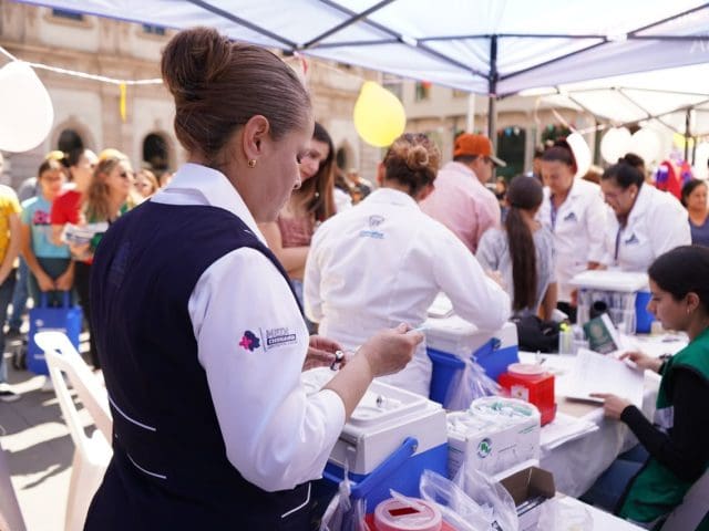 Inicia campaña de vacunación invernal. Aplicarán más de 1.5 millones de dosis contra influenza y Covid-19