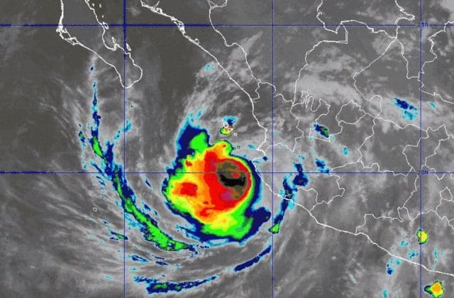 Huracán Simón amenaza Sinaloa; prevén su ingreso entre miércoles y jueves por Mazatlán