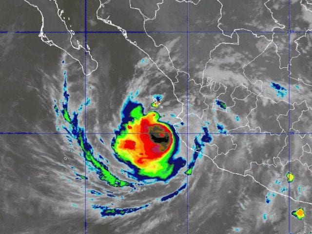 Huracán Simón amenaza Sinaloa; prevén su ingreso entre miércoles y jueves por Mazatlán
