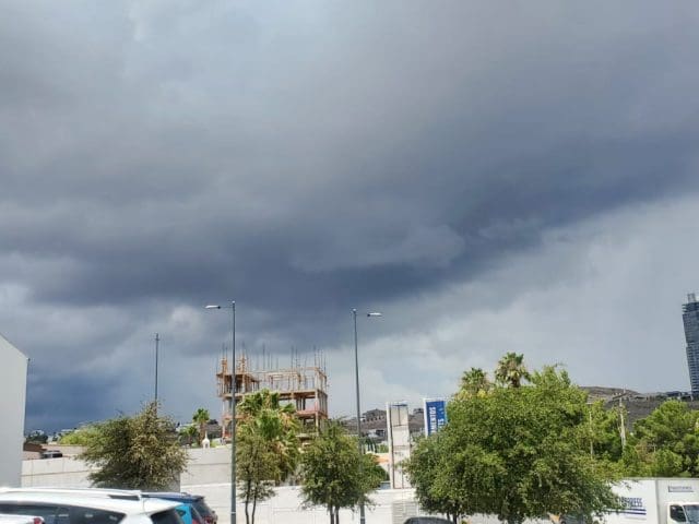 Alertan por fuertes vientos y lluvias en Chihuahua; rachas superarían los 75 km/h