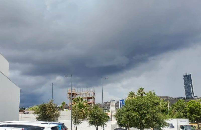 Alertan por fuertes vientos y lluvias en Chihuahua; rachas superarían los 75 km/h