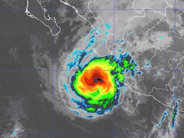 Huracán ‘Trudy‘ se fortaleció a categoría 2
