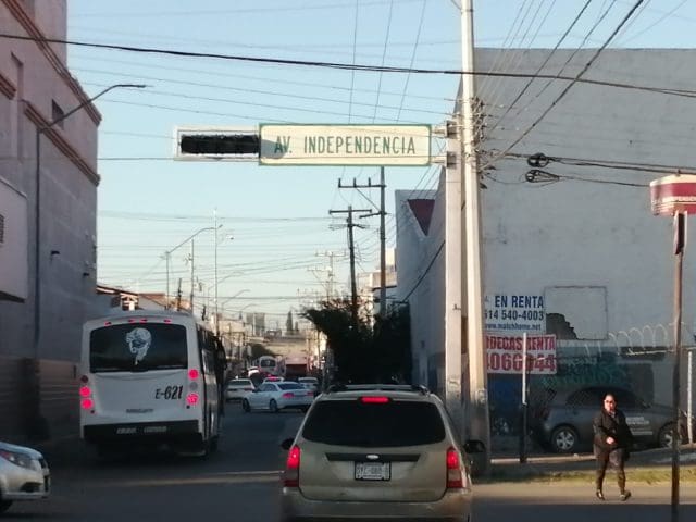¡Caos en pleno Centro! Semáforos apagados desatan embotellamientos