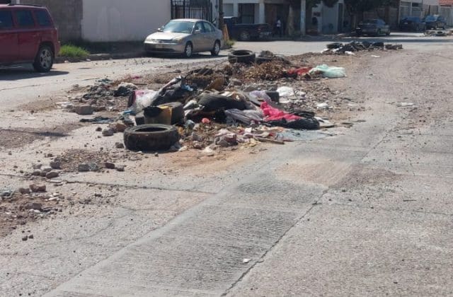 Vecinos de Los Portales reportan acumulación de basura tras las lluvias