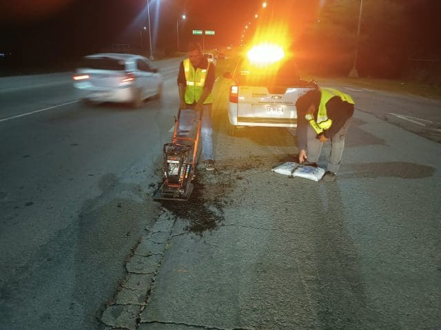 Atiende Obras Públicas bache en carretera Aldama-Chihuahua
