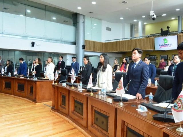 Seleccionan a 33 jóvenes para el Parlamento Juvenil Chihuahuense 2026