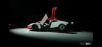 Tesla presenta su auto volador